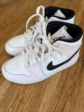 Nike Air Jordan 1 Mid Baby Pink/White/Black Barely Rose Size 5 Athletic